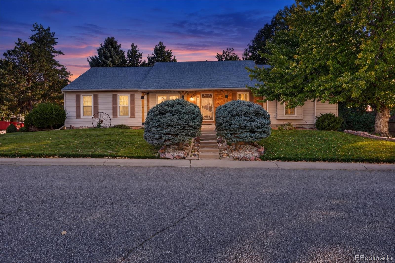 Oakbrook Littleton Home | MLS #: 6241781650 E Phillips Drive, Littleton Beds: 4 Baths: 3 Price: $635,000
