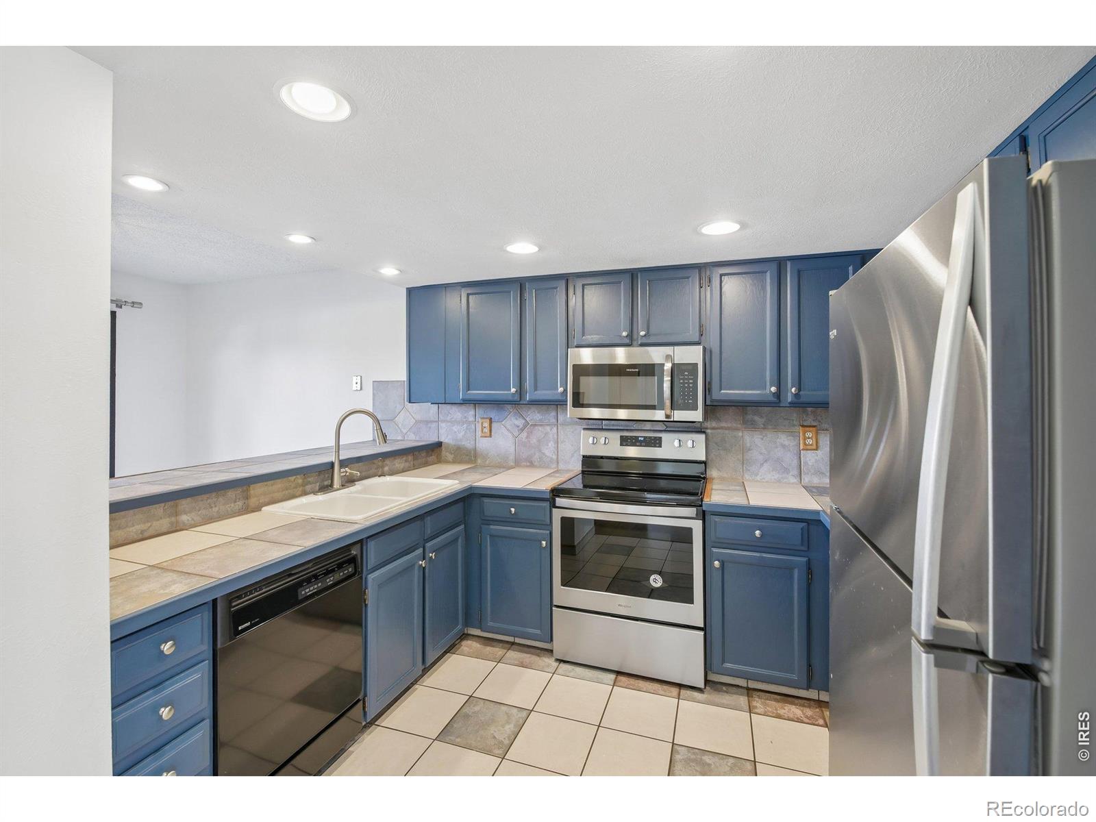 Sixth Ave West Golden Condo / Townhome | MLS #: 456789107072196 S Holman Way , Golden Beds: 3 Baths: 4 Price: $450,000