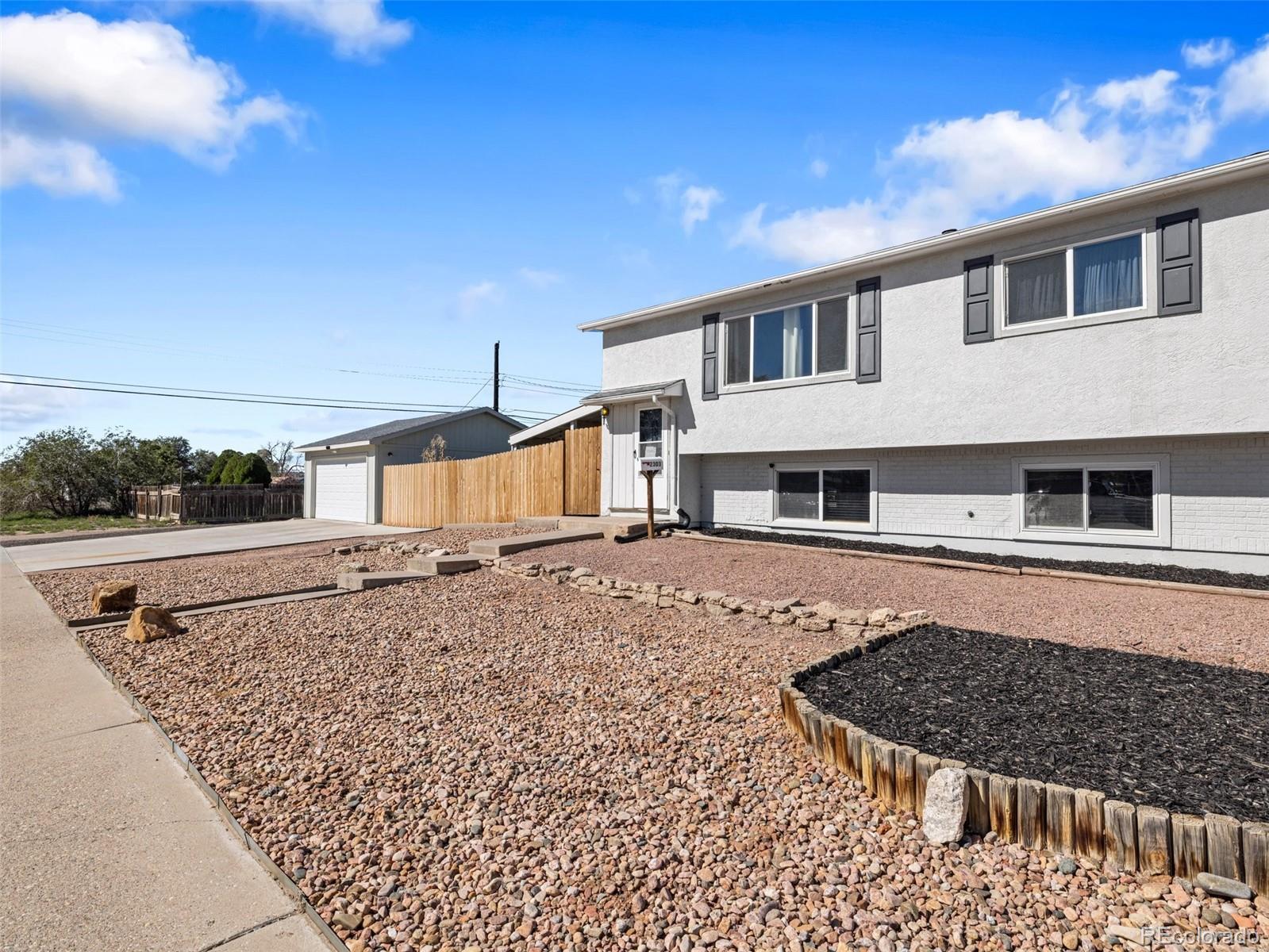 pueblo&nbsp; House Search Picture