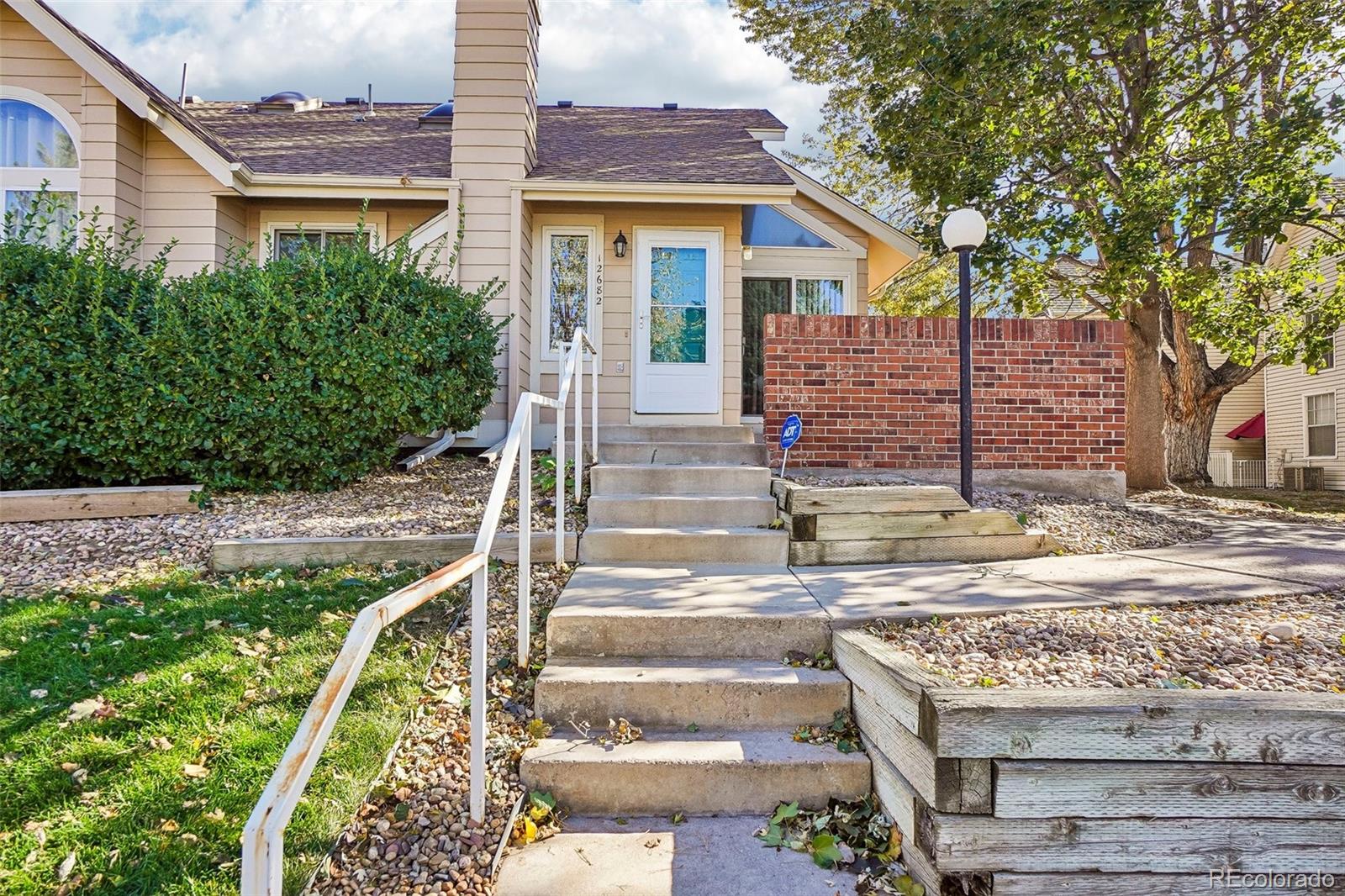  Aurora Condo / Townhome | MLS #: 539243012682 E Pacific Circle , Aurora Beds: 2 Baths: 2 Price: $345,000