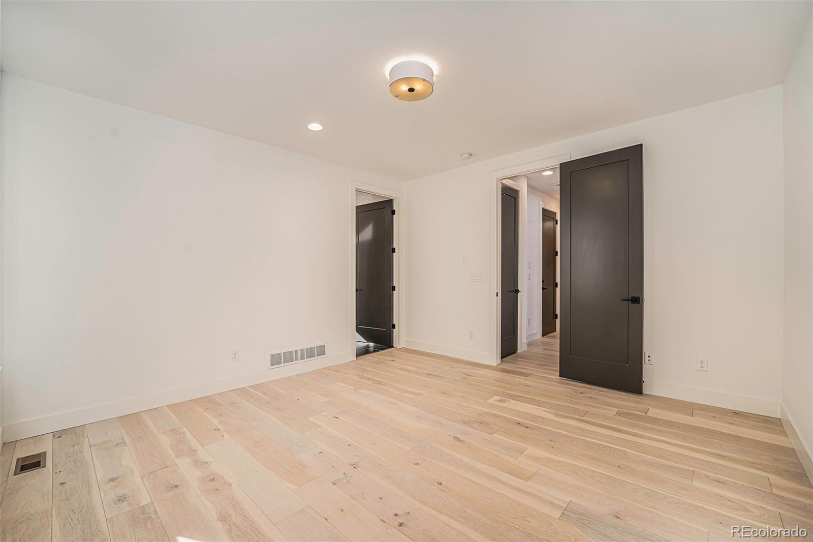 MLS Image #9 for 6920 e lowry boulevard,denver, Colorado