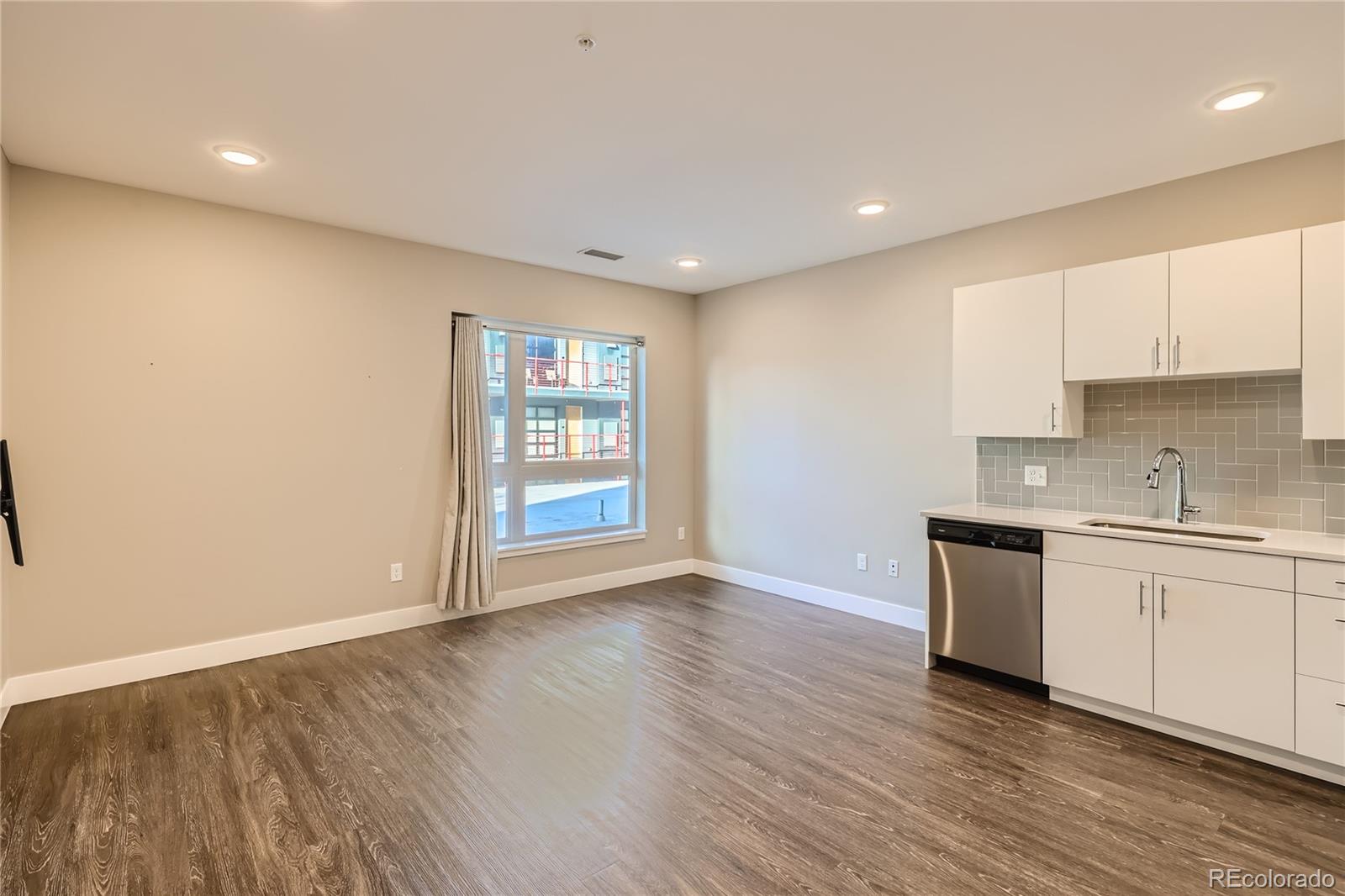 MLS Image #5 for 2374 s university boulevard,denver, Colorado