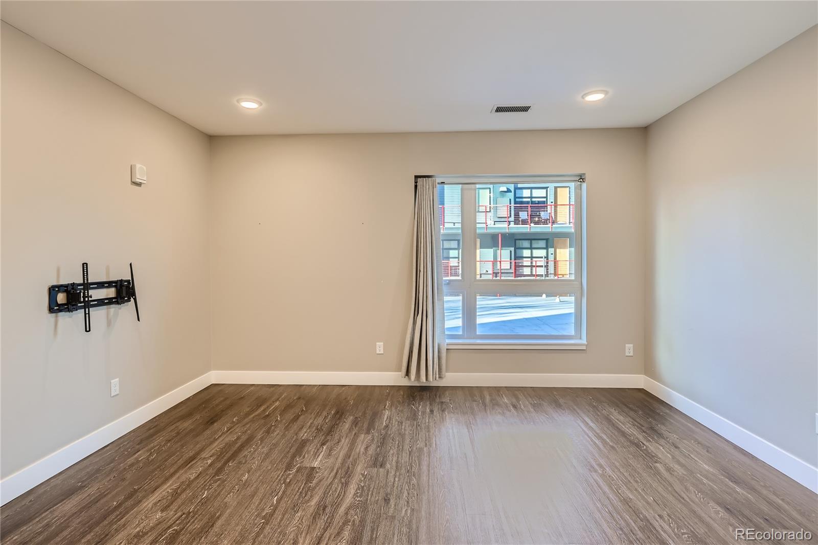MLS Image #7 for 2374 s university boulevard,denver, Colorado