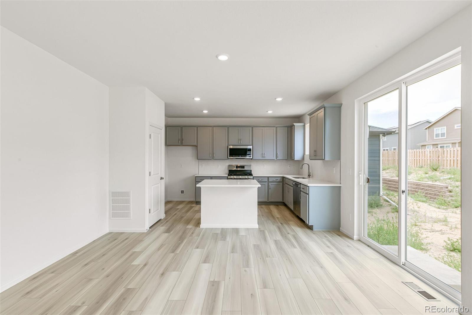 MLS Image #10 for 13332 e 110th way,commerce city, Colorado