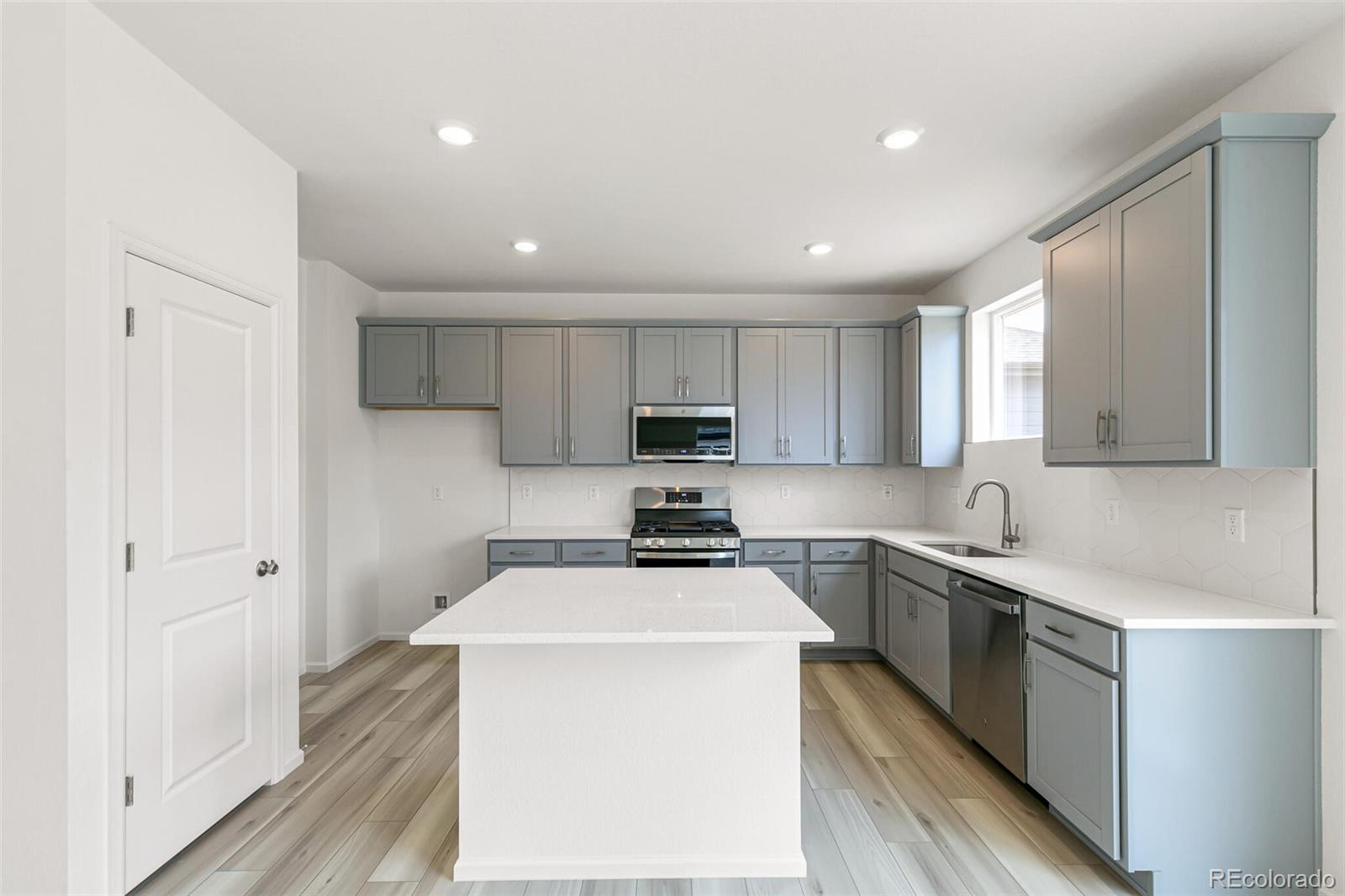 MLS Image #12 for 13332 e 110th way,commerce city, Colorado