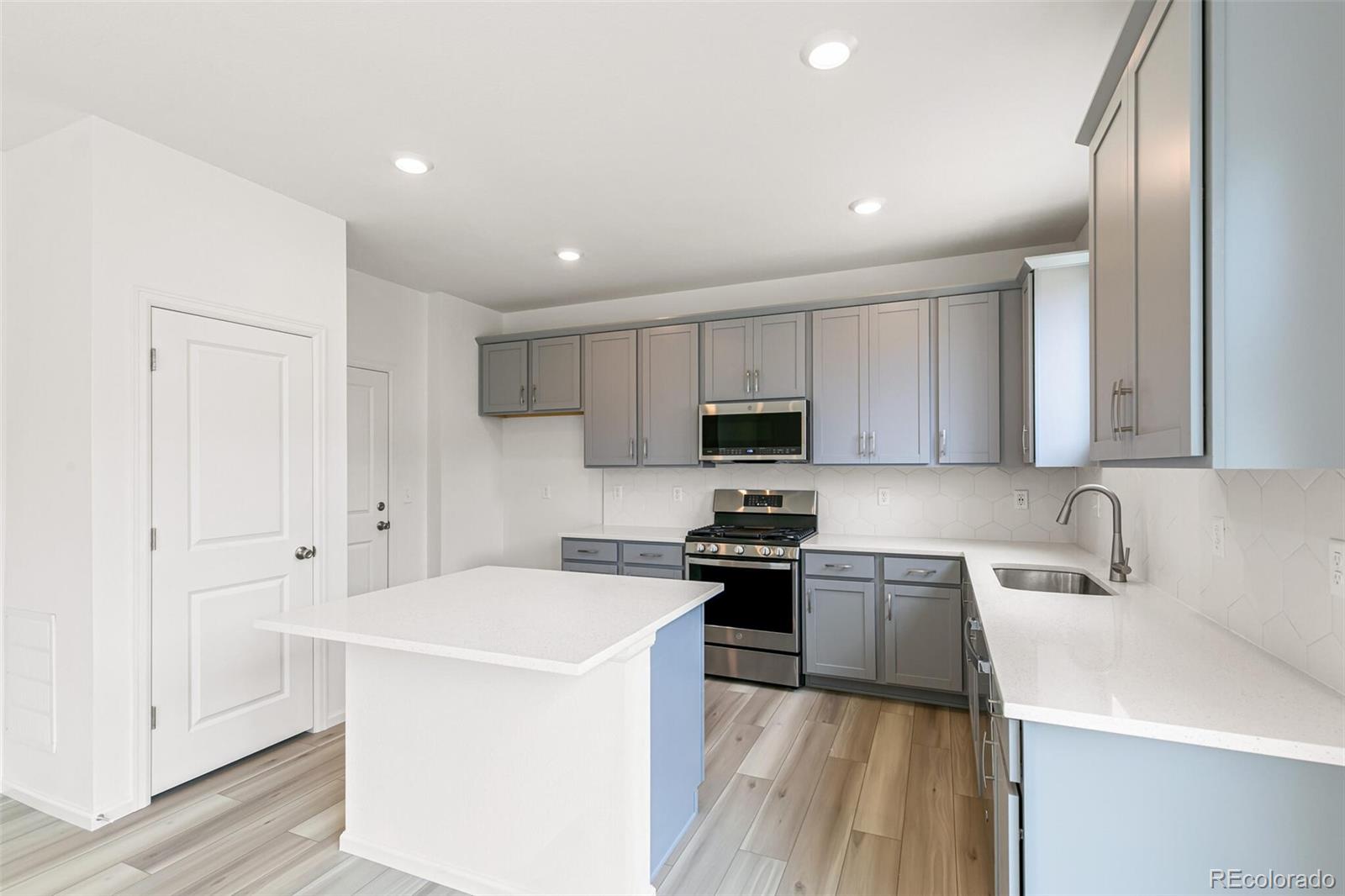 MLS Image #13 for 13332 e 110th way,commerce city, Colorado