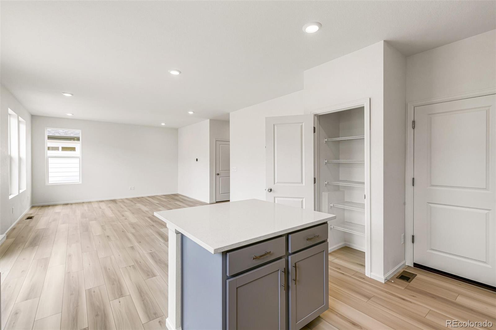 MLS Image #15 for 13332 e 110th way,commerce city, Colorado