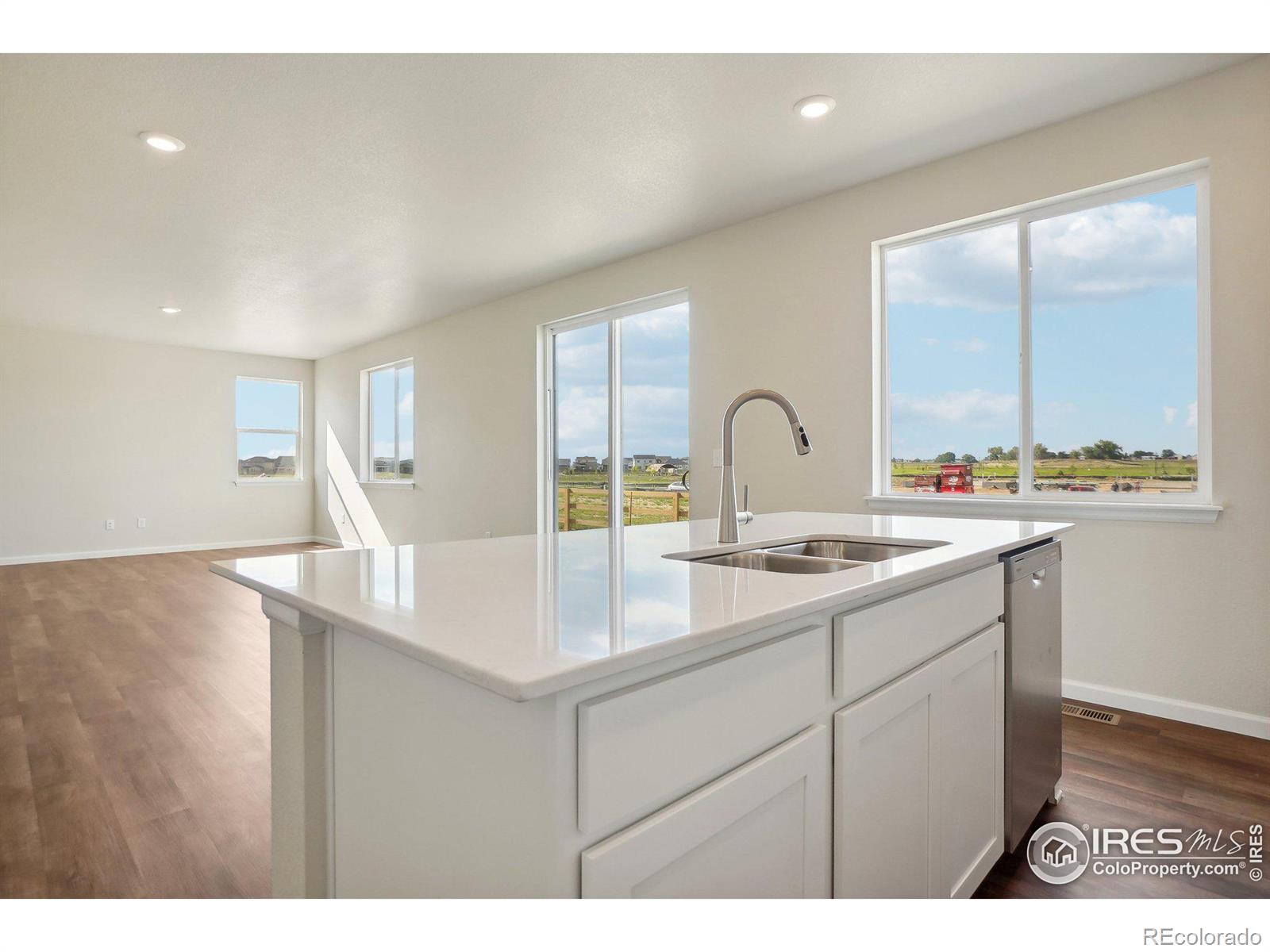 MLS Image #11 for 824  hummocky way,windsor, Colorado