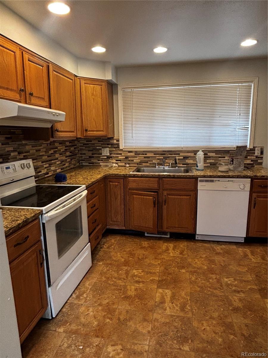 MLS Image #3 for 906 s moline street,aurora, Colorado
