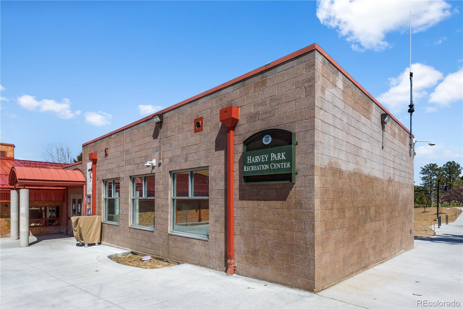 MLS Image #31 for 1906 s vrain street,denver, Colorado