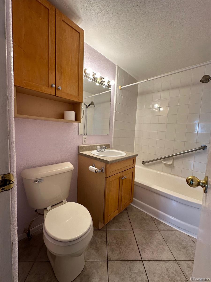 MLS Image #13 for 2500 s york street,denver, Colorado