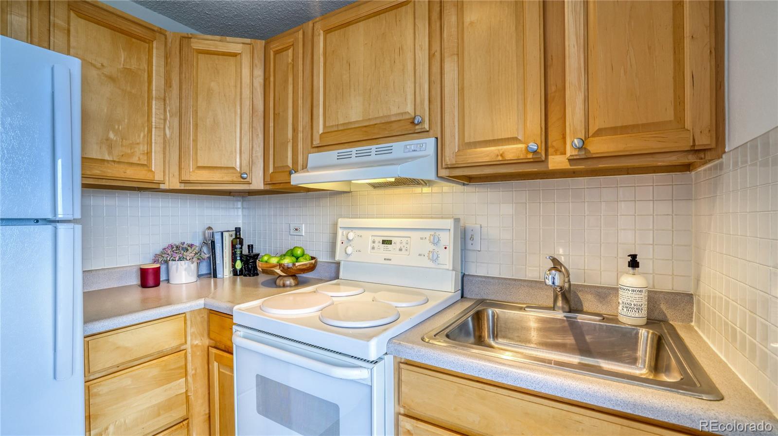 MLS Image #7 for 4800 e hale parkway,denver, Colorado