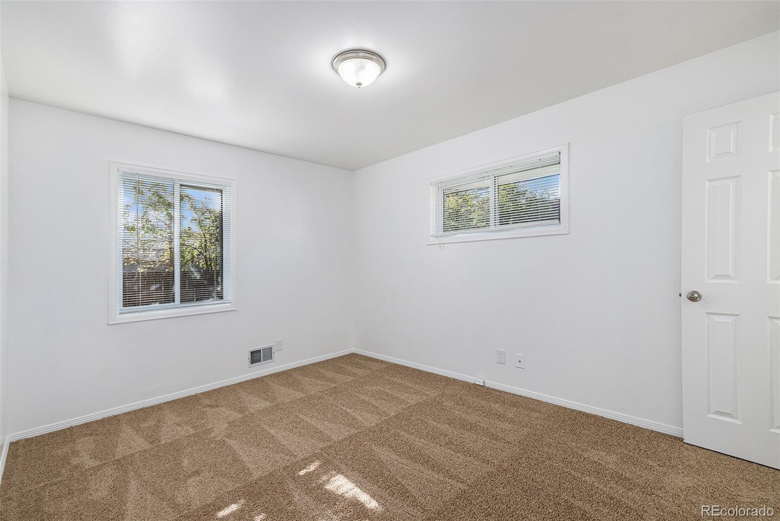 MLS Image #5 for 5661 e amherst avenue,denver, Colorado