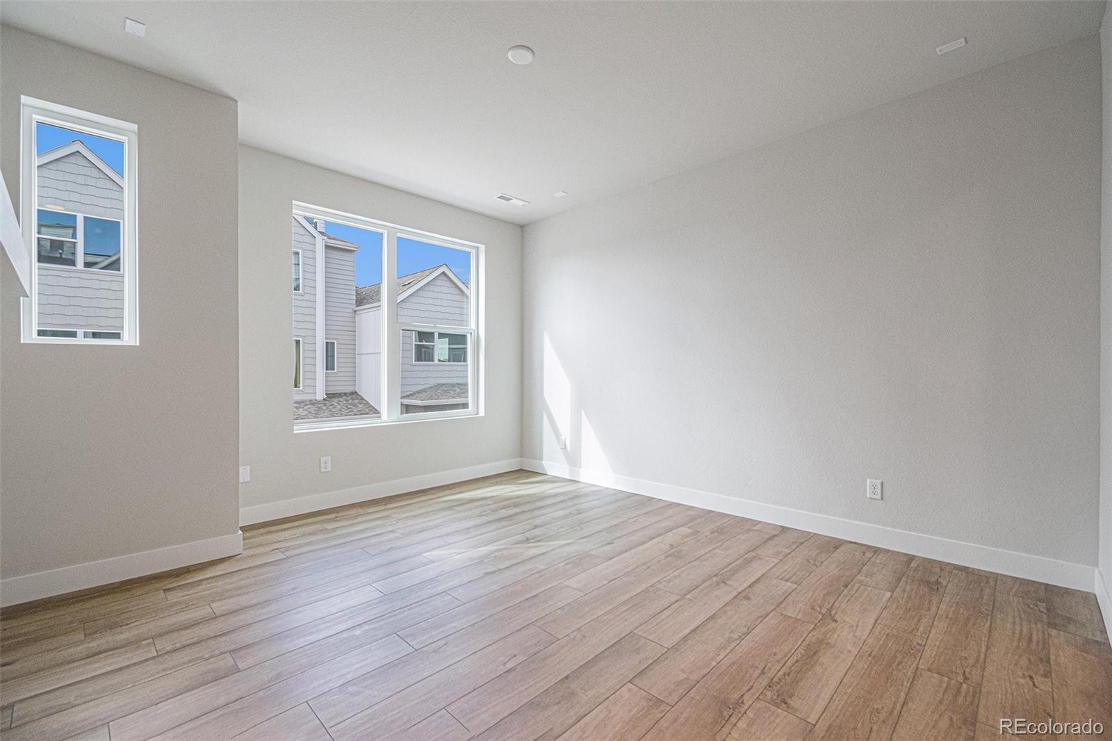 MLS Image #6 for 888 s valentia street,denver, Colorado