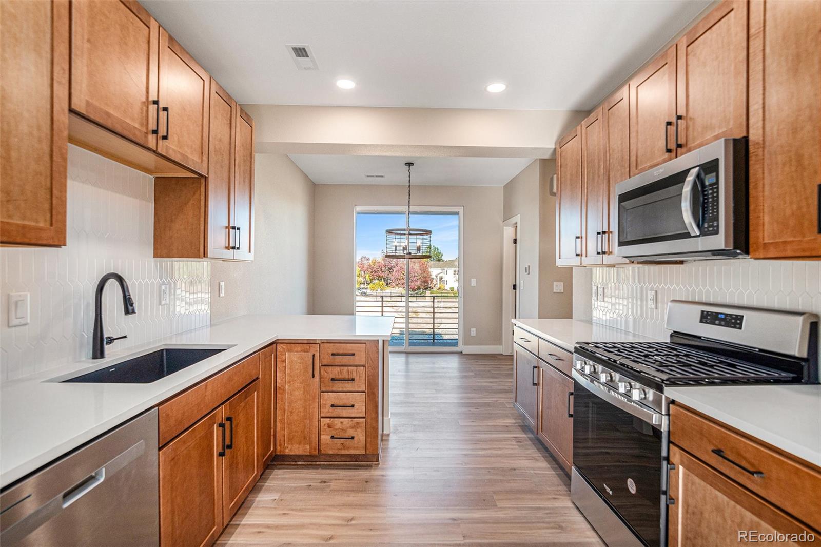 MLS Image #10 for 888 s valentia street,denver, Colorado