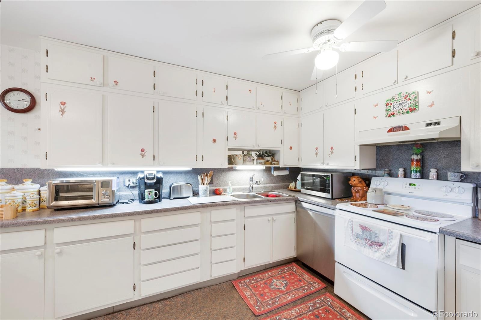 MLS Image #14 for 610 s clinton street 5a,denver, Colorado