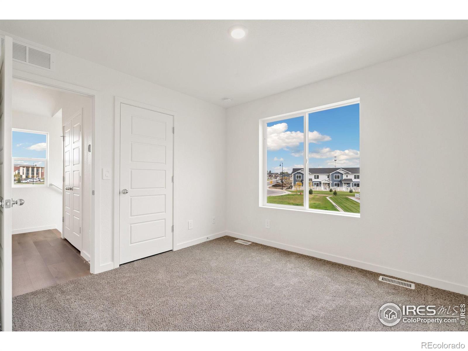 MLS Image #12 for 480  condor way,johnstown, Colorado