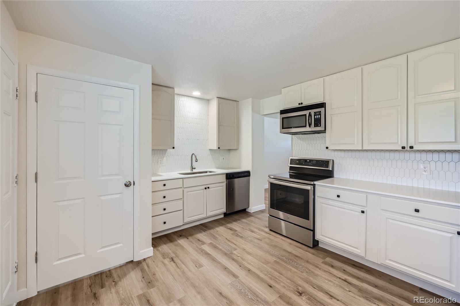 MLS Image #3 for 6010 s garland way,littleton, Colorado