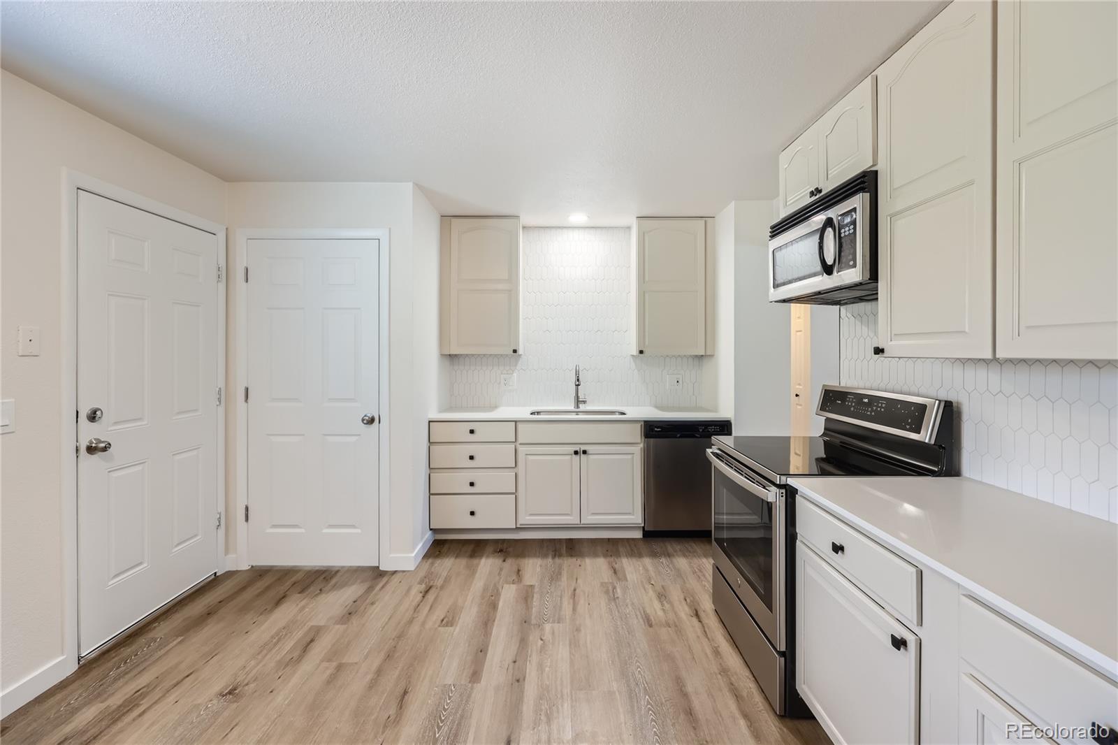 MLS Image #4 for 6010 s garland way,littleton, Colorado