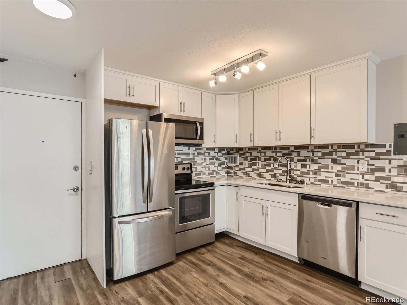 MLS Image #2 for 1121  albion street 206,denver, Colorado