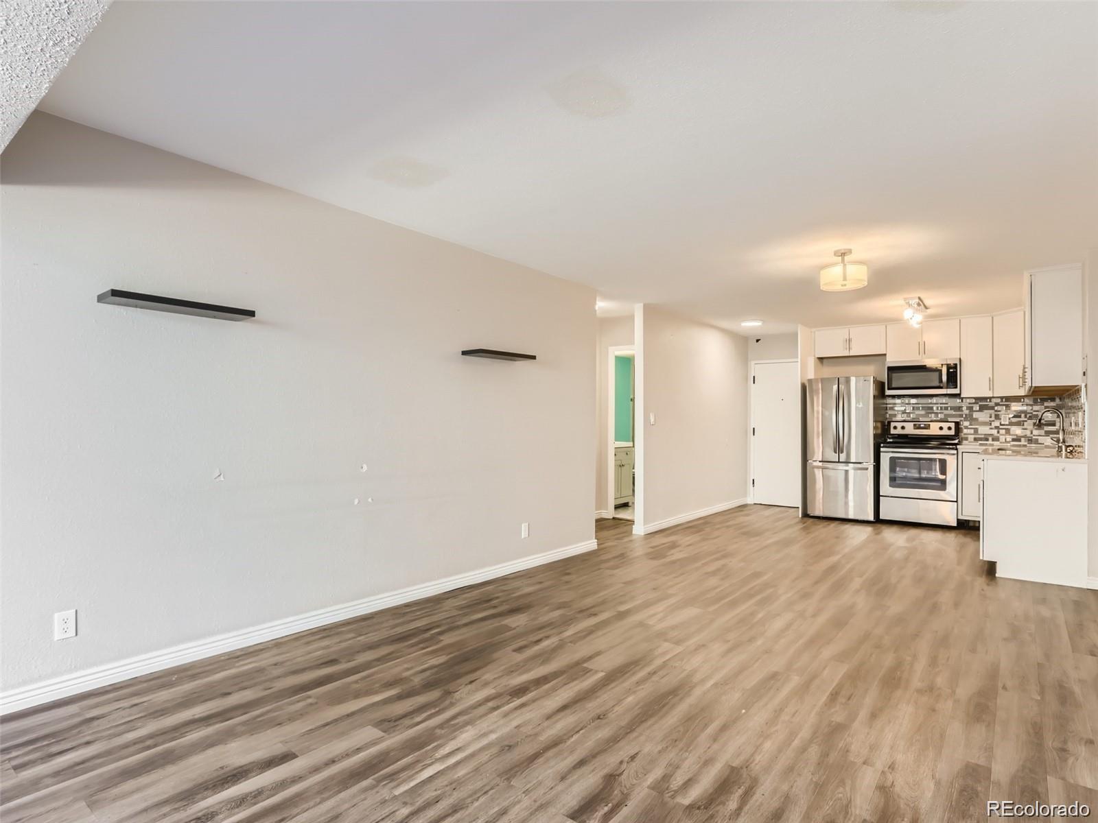 MLS Image #3 for 1121  albion street 206,denver, Colorado