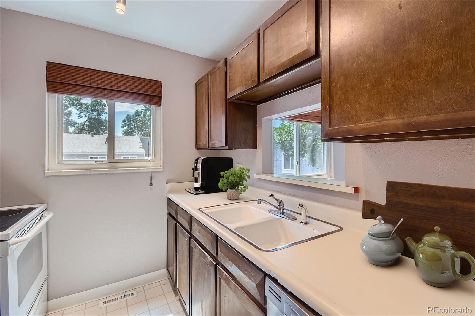 MLS Image #9 for 2557 s dover street,lakewood, Colorado