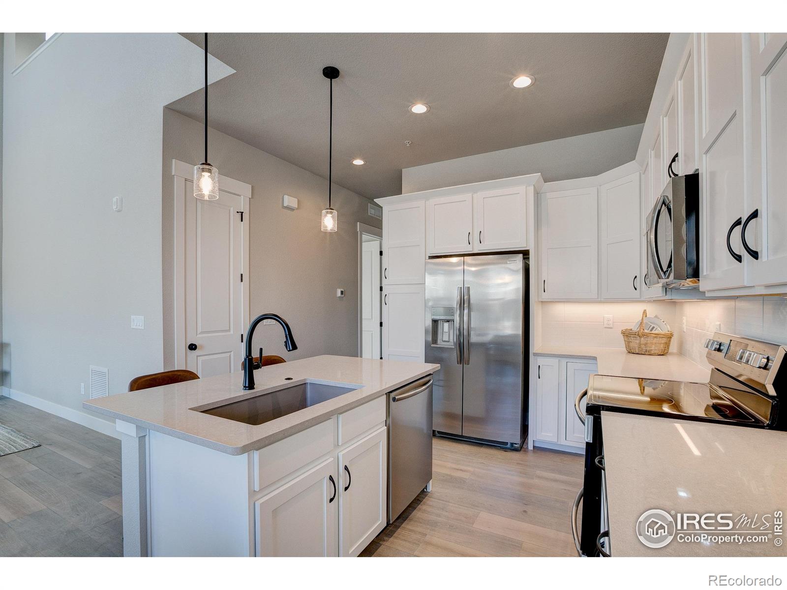 MLS Image #4 for 208  high point drive,longmont, Colorado