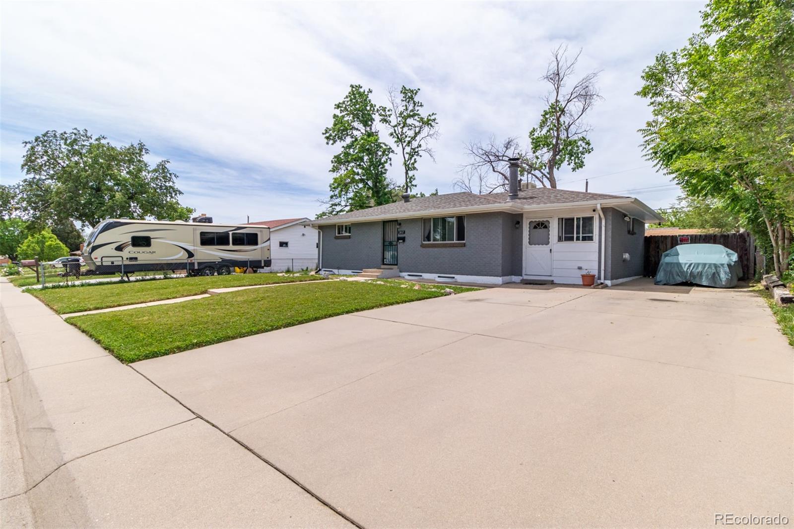 MLS Image #4 for 2612  meadowbrook drive,denver, Colorado