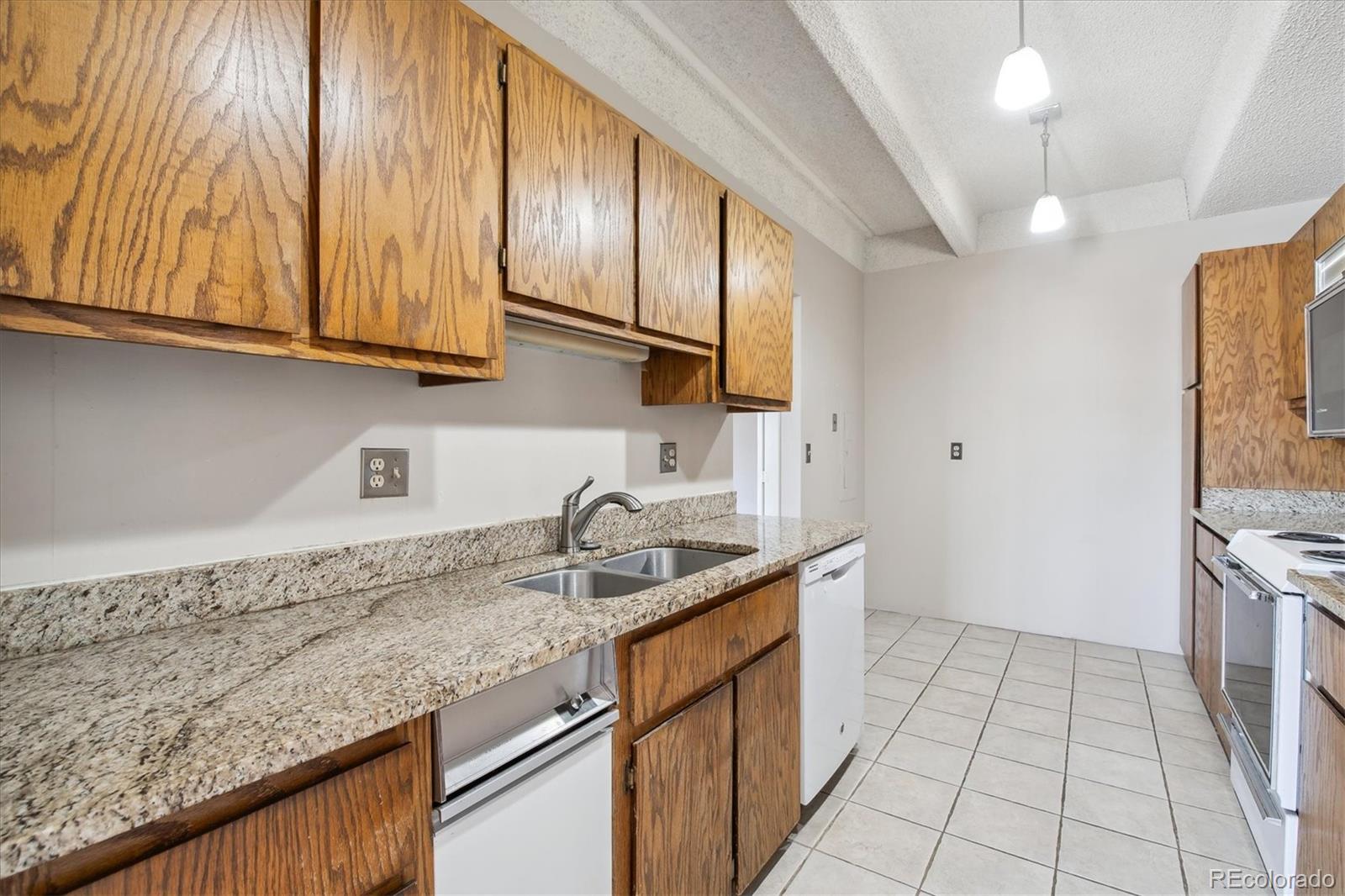 MLS Image #6 for 7877 e mississippi avenue,denver, Colorado