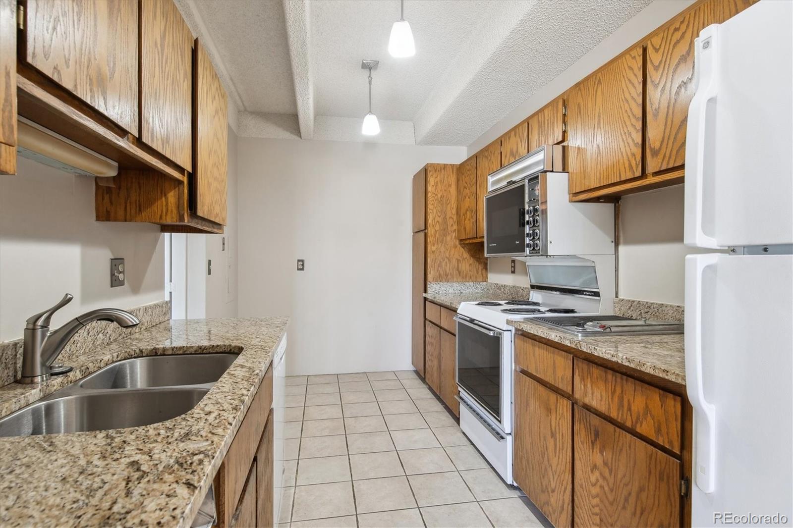 MLS Image #7 for 7877 e mississippi avenue,denver, Colorado