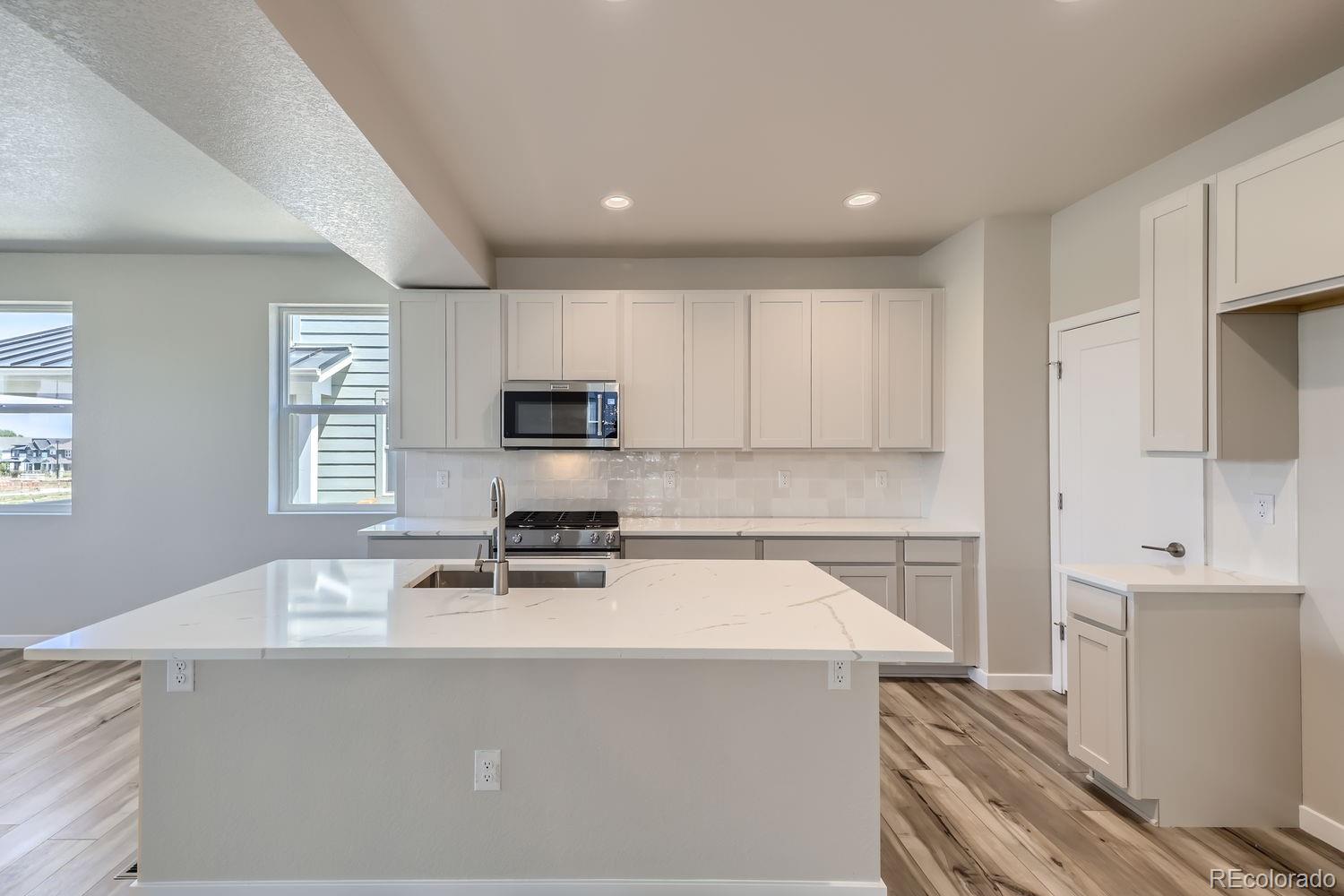 MLS Image #11 for 2702 e 103rd avenue,denver, Colorado