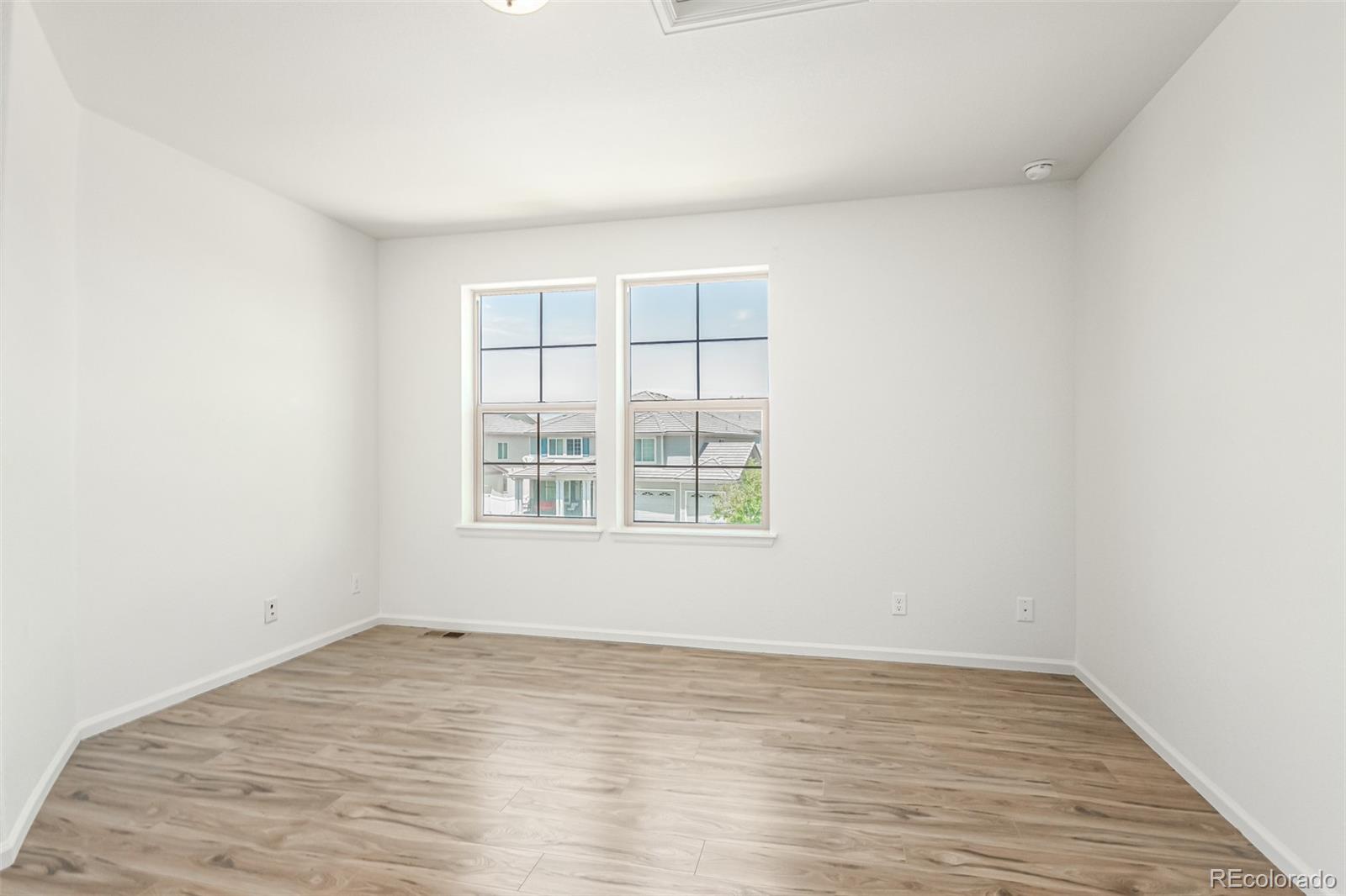 MLS Image #33 for 20898 e 51st place,denver, Colorado