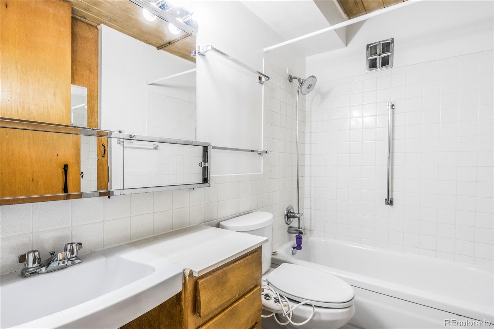 MLS Image #13 for 655 s clinton street 10a,denver, Colorado