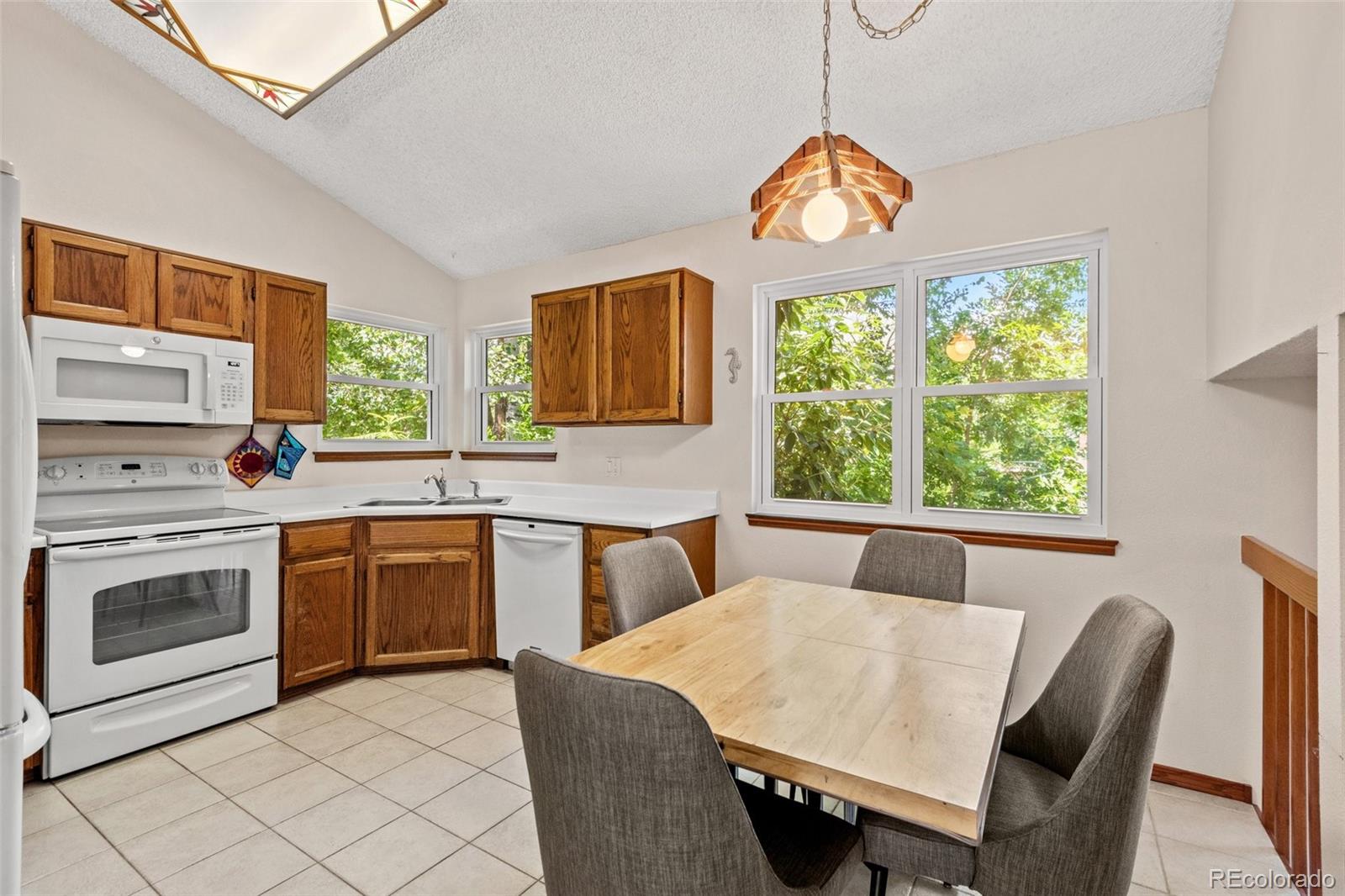 MLS Image #11 for 1337 s field court,lakewood, Colorado