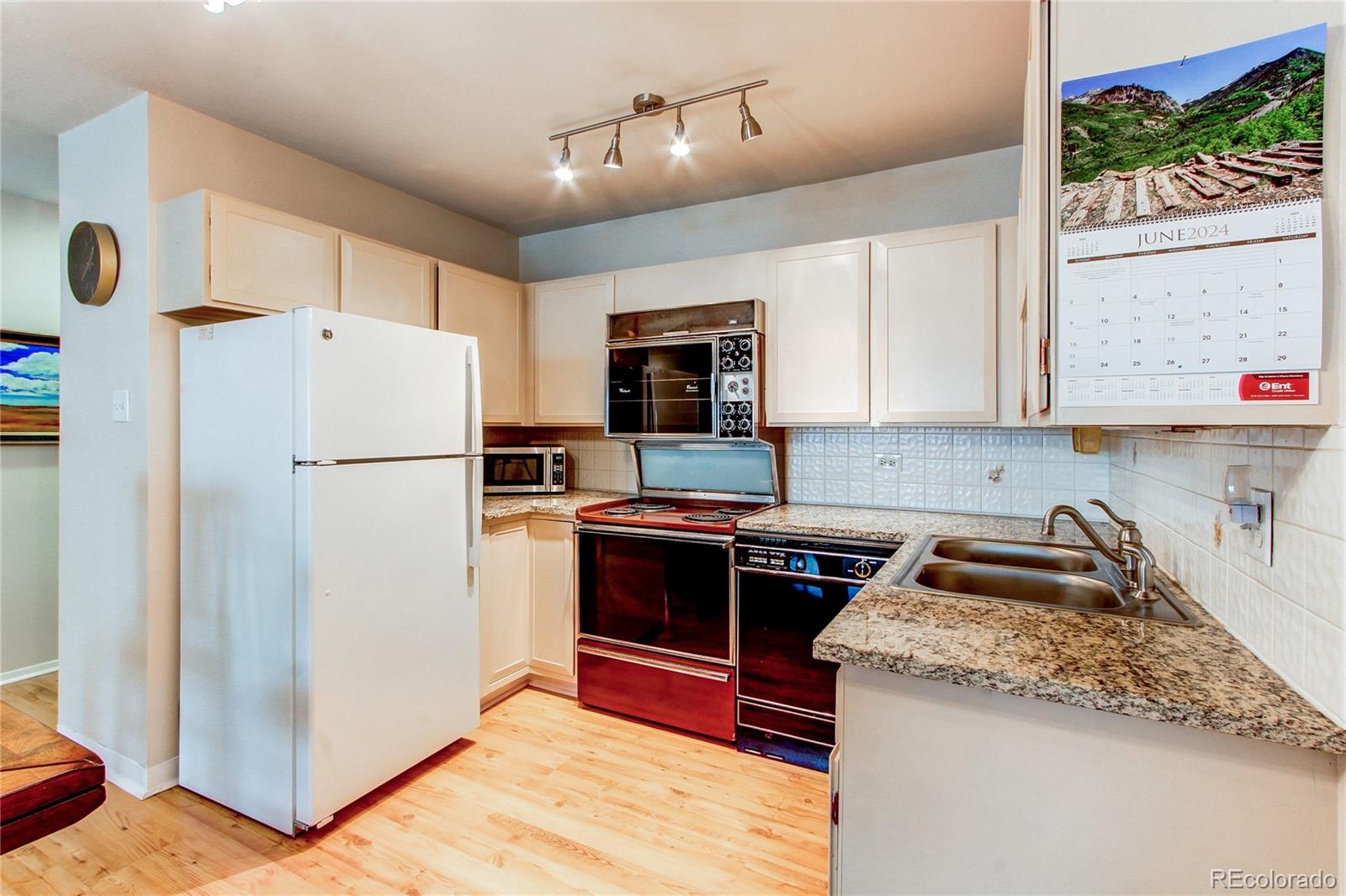 MLS Image #8 for 740 s alton way,denver, Colorado