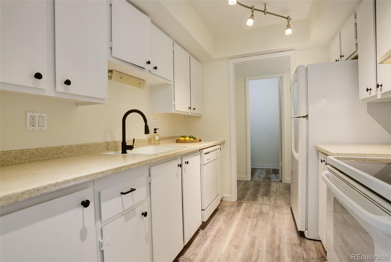 MLS Image #6 for 7255 e quincy avenue 403,denver, Colorado