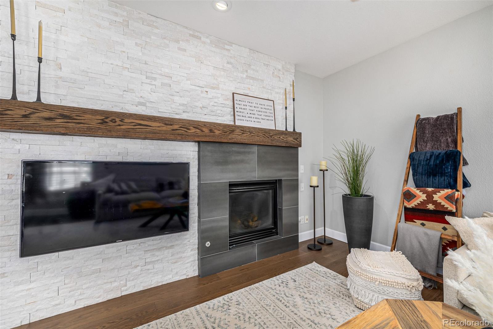 MLS Image #15 for 1093  spruce court,denver, Colorado