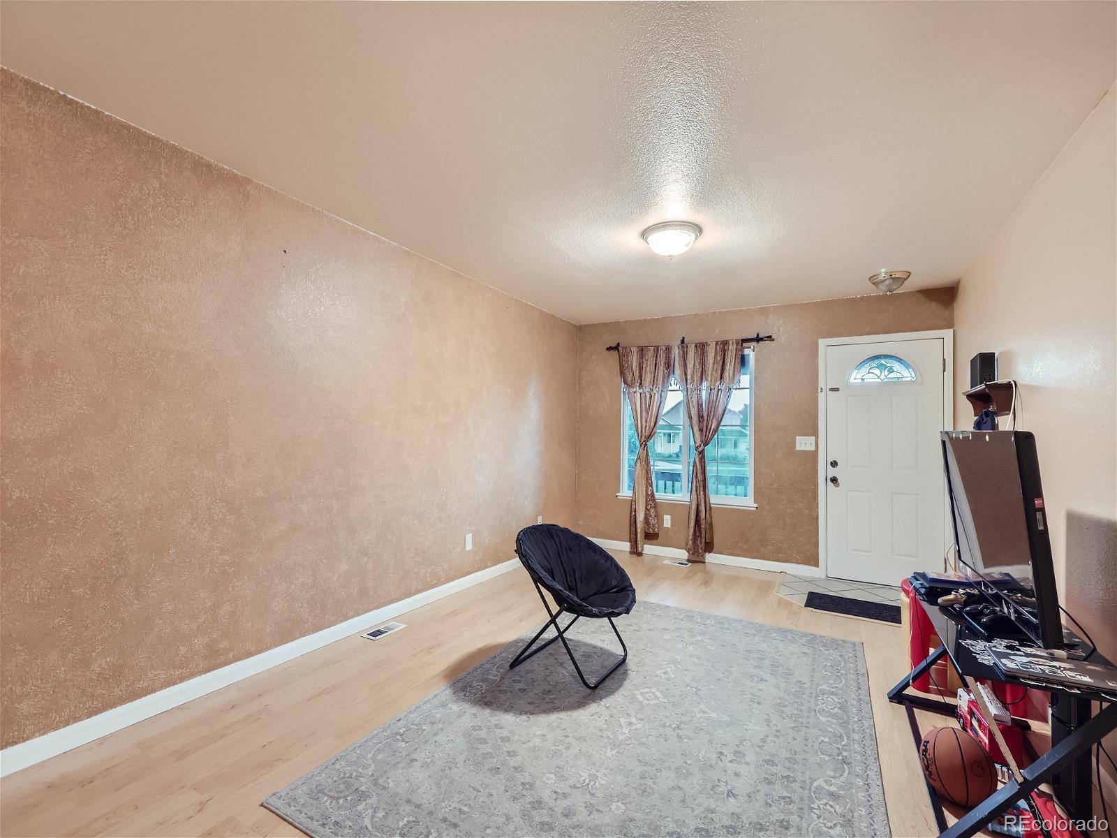 MLS Image #3 for 3113  canyon circle,evans, Colorado