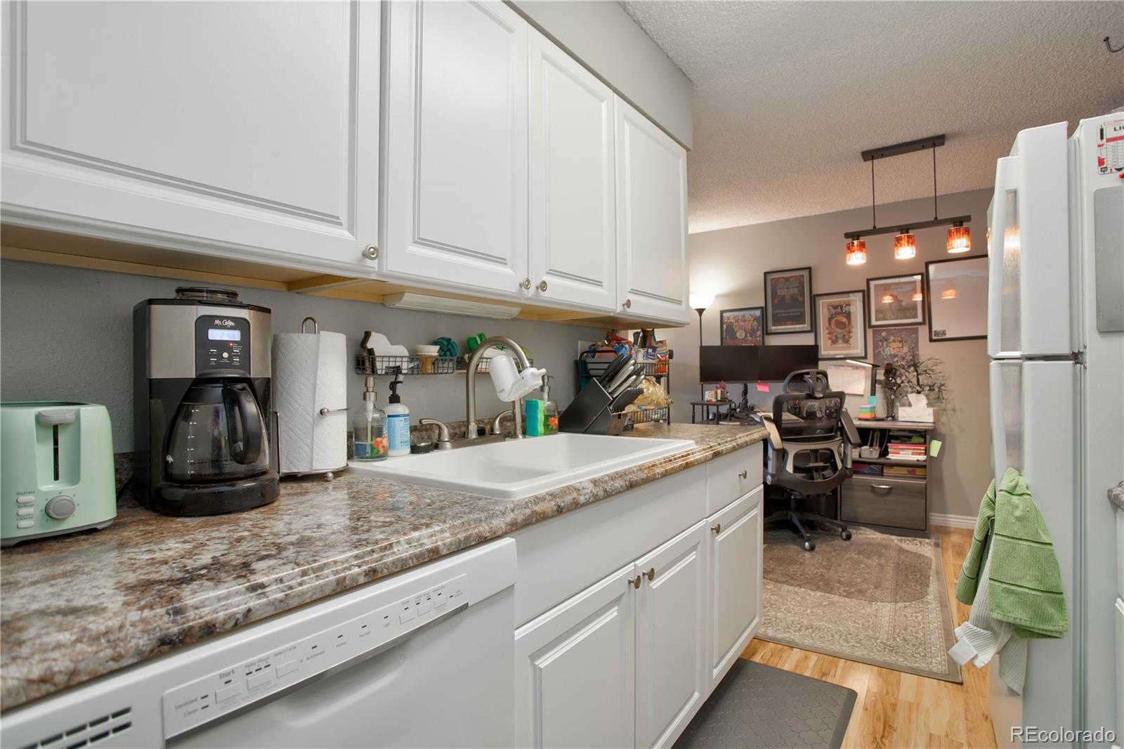 MLS Image #5 for 100 e highline circle 206,centennial, Colorado