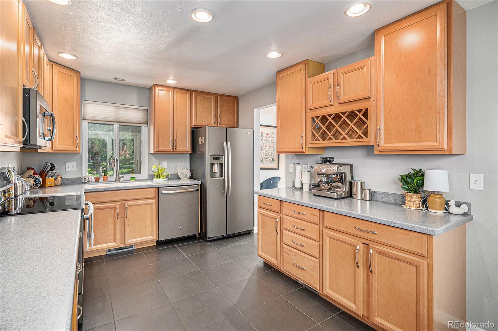 MLS Image #10 for 1050 s monaco parkway,denver, Colorado