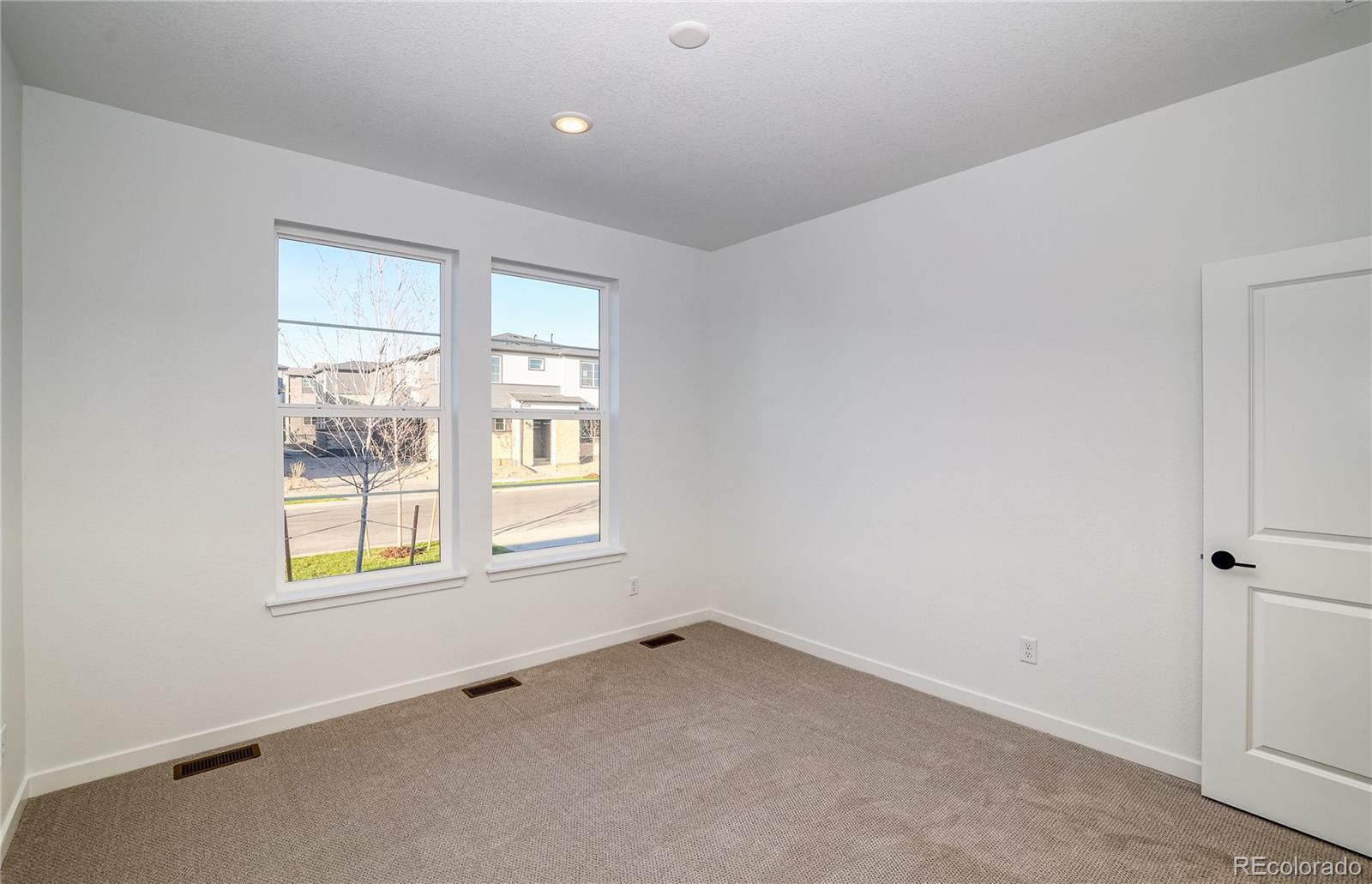 MLS Image #18 for 23942 e 40th avenue,aurora, Colorado