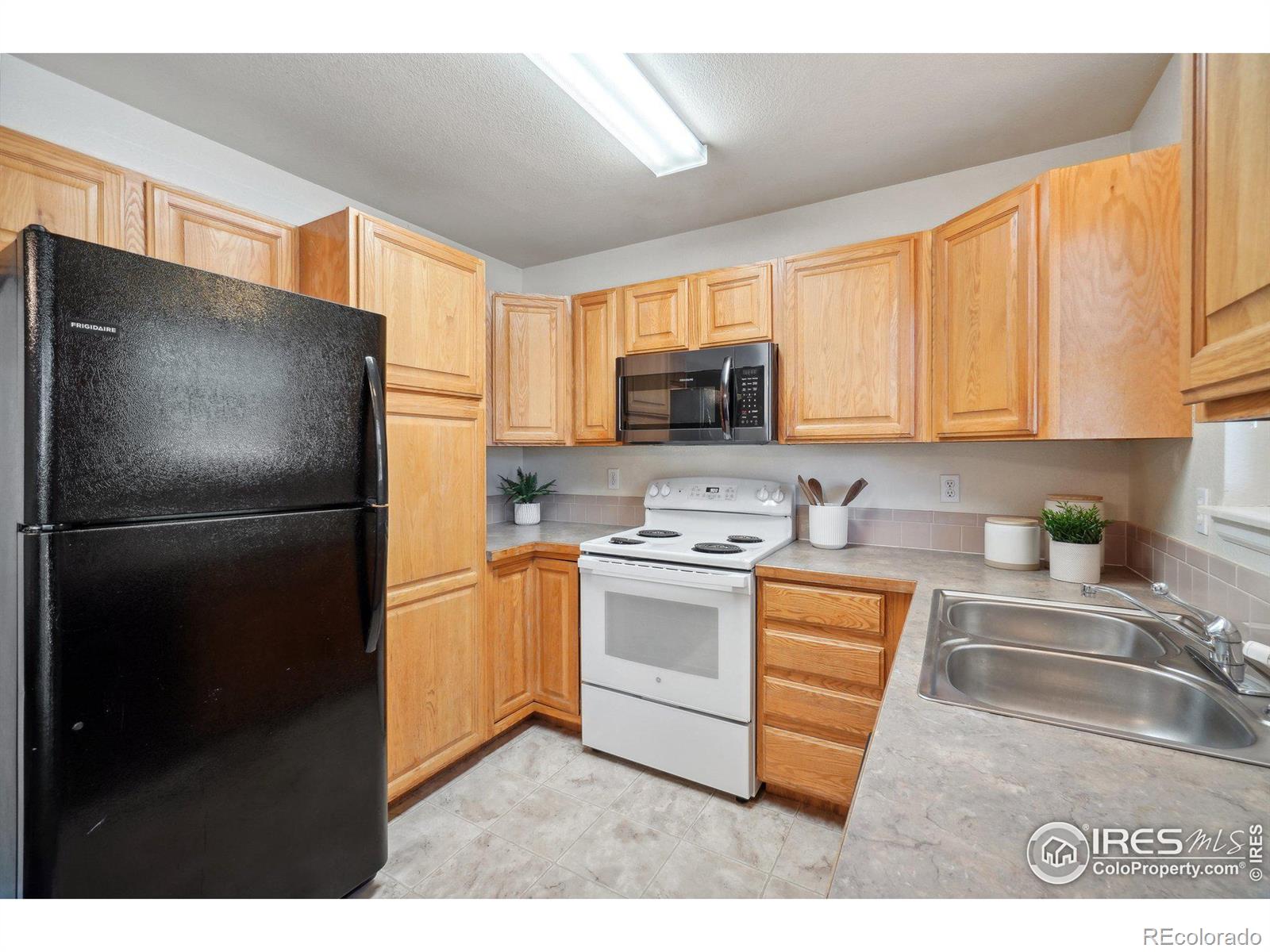 MLS Image #11 for 950 n monroe avenue,loveland, Colorado