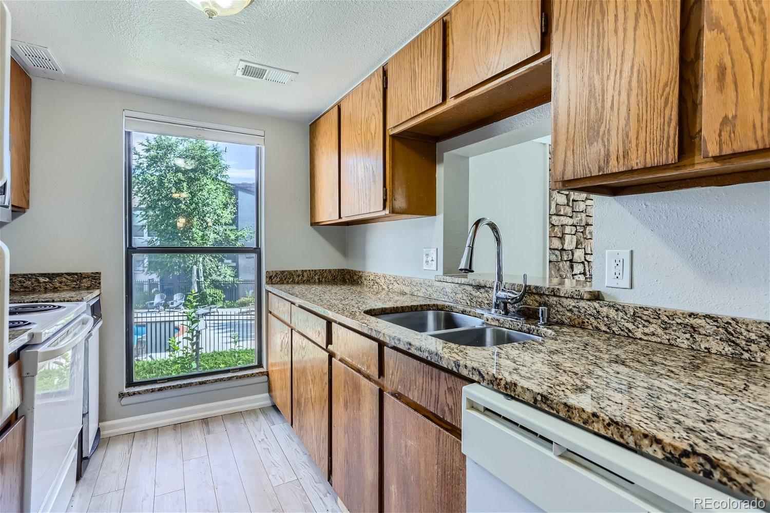 MLS Image #3 for 9837 e peakview avenue 7,englewood, Colorado