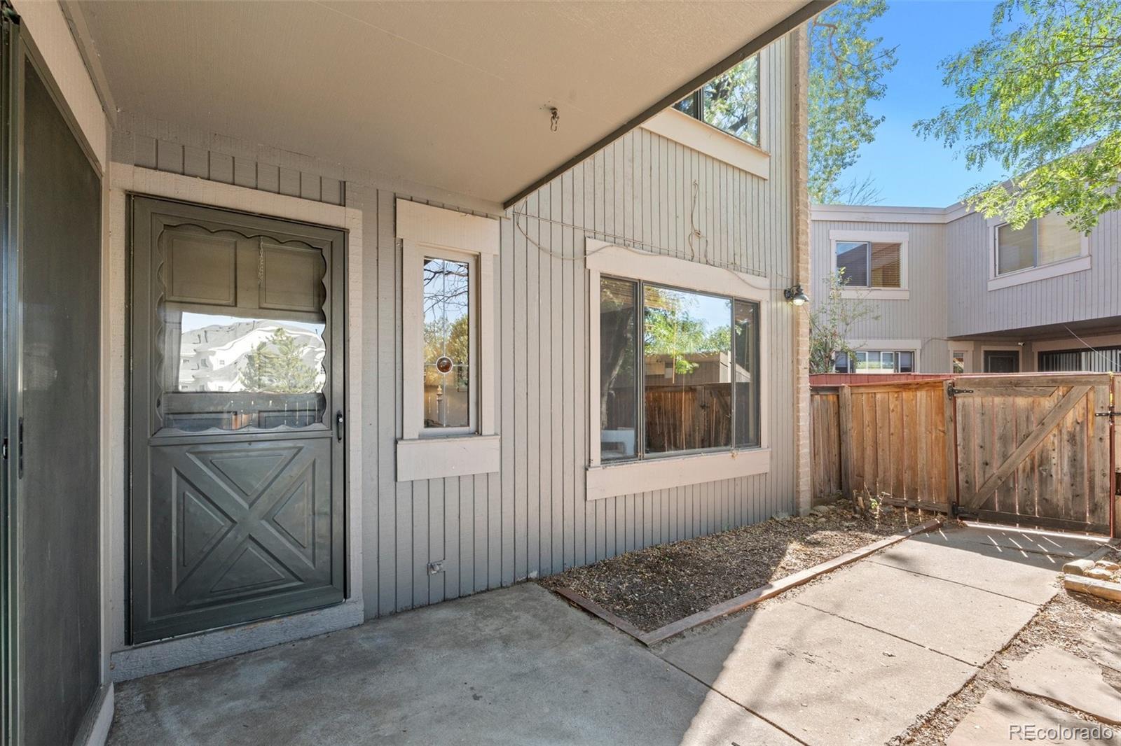 MLS Image #21 for 1233 s yosemite way,denver, Colorado