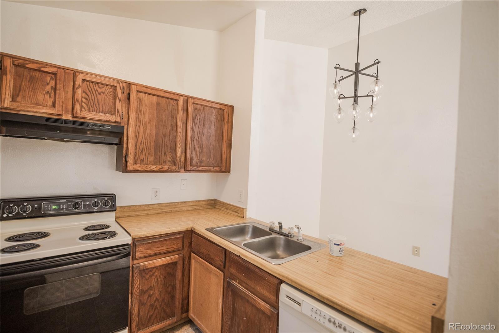 MLS Image #9 for 19006 e 16th place,aurora, Colorado