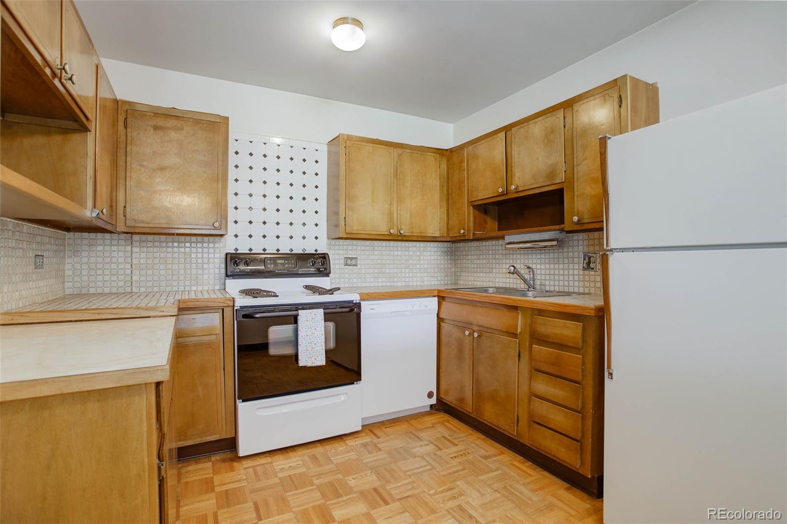 MLS Image #8 for 715 s clinton street,denver, Colorado