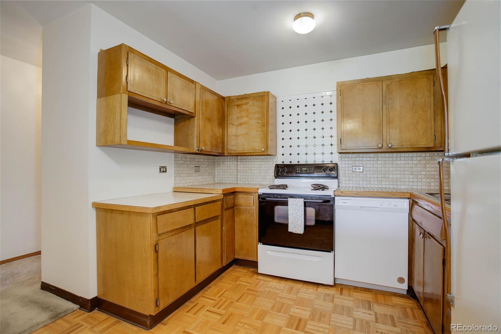 MLS Image #9 for 715 s clinton street,denver, Colorado