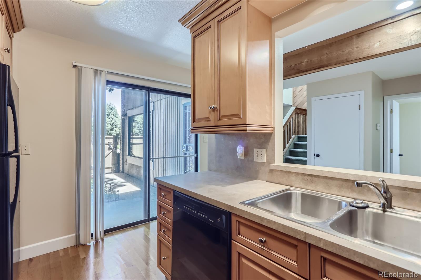 MLS Image #15 for 1253 s yosemite way,denver, Colorado