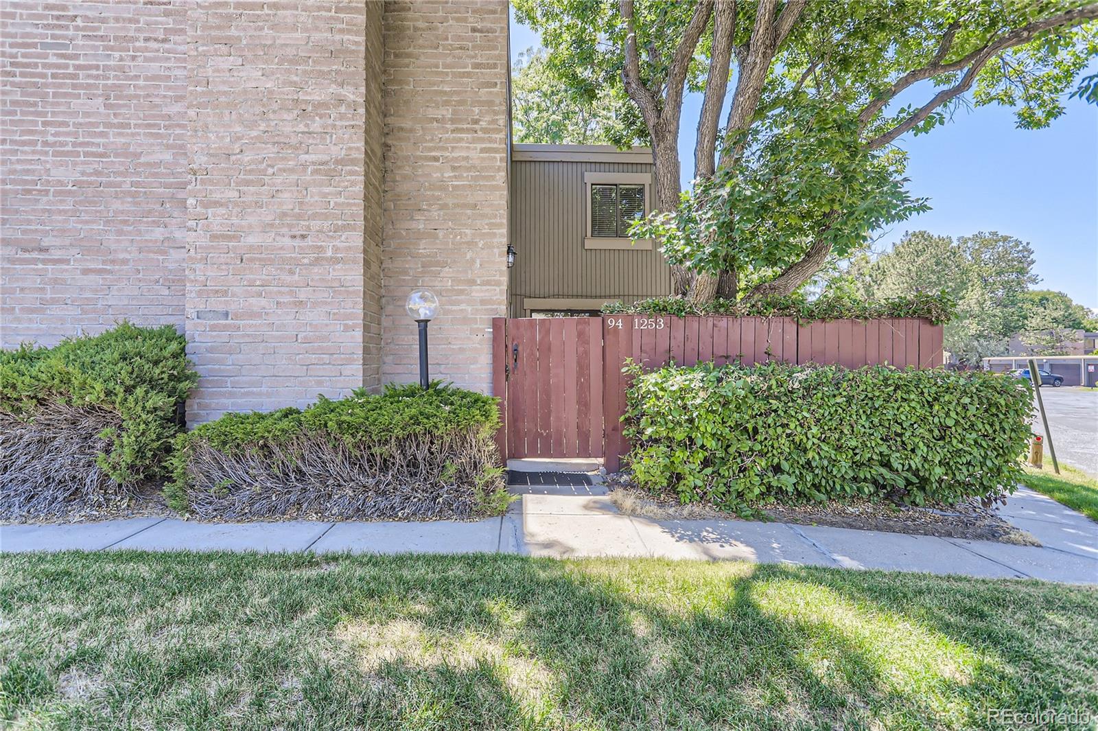 MLS Image #2 for 1253 s yosemite way,denver, Colorado