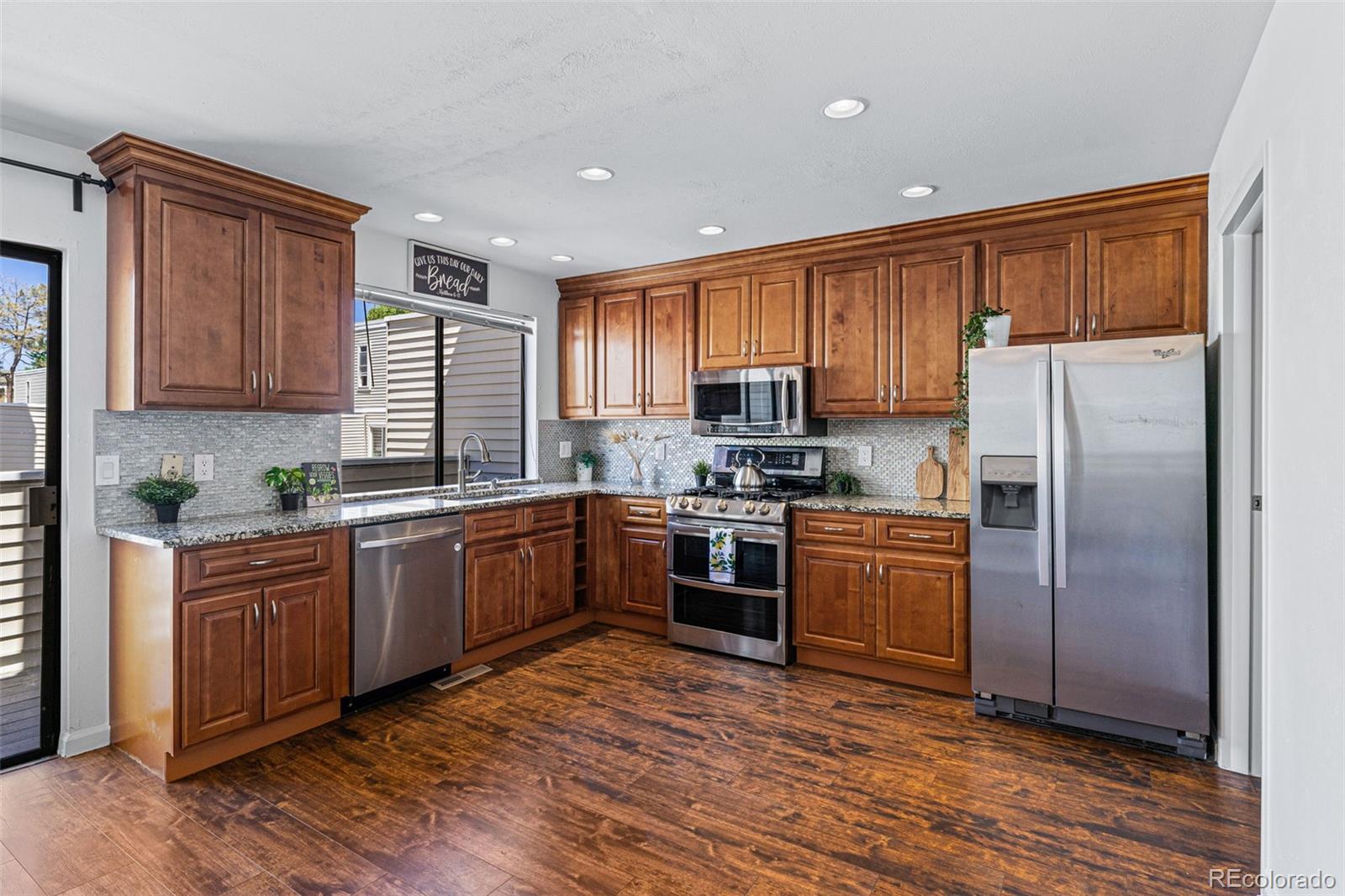 MLS Image #10 for 1050 s monaco parkway,denver, Colorado